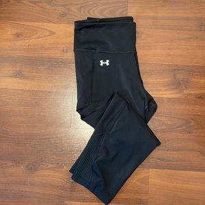 Under Armour black, cropped leggings- size S